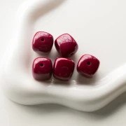 Cuentas cúbicas irregulares de 16 x 17 mm de acrílico opaco - Burdeos x10