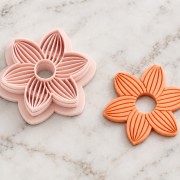 Cortador de galletas con forma de flor de 25 mm, de polímero biodegradable - Beige x1