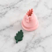 Mini cortapastas con forma de hoja de roble, 10 x 6 mm, de polímero biodegradable - Beige x1