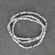 Mini-Hematites entrepiezas tuercas 3.3 mm Labrador x40 cm