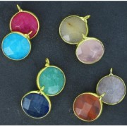 Dije redondo facetado imitación gema 15 mm dorado/Quartz Rosa x1