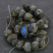 Cuenta nugget irregular 12-25 mm Labradorite x1
