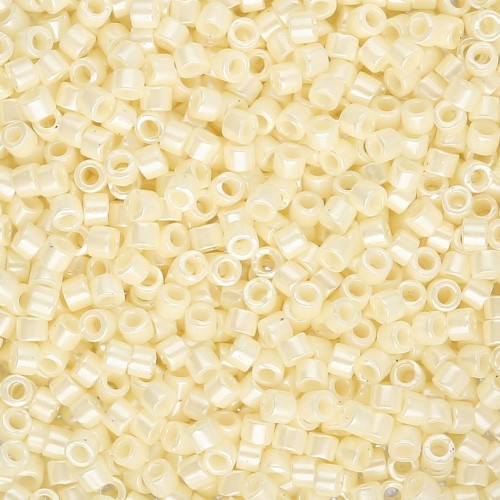 Miyuki Delica 11/0 DB1531-1 - Amarillo pálido opaco de Ceilán, 8 g
