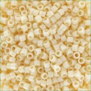 Miyuki Delica 11/0 DB0157 - Opaque Cream AB envase de 100g|raw }}