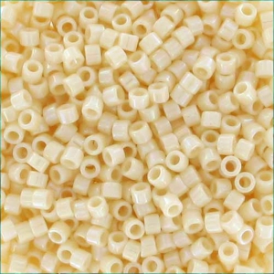 Miyuki Delica 11/0 DB0157 - Opaque Cream AB envase de 100g