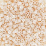 Miyuki Delica 11/0 DB1530 - Opaque Bisque White Ceylon envase de 100g|raw }}