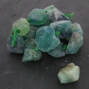 Cuenta nugget irregular 18-35 mm Green Fluorite x1