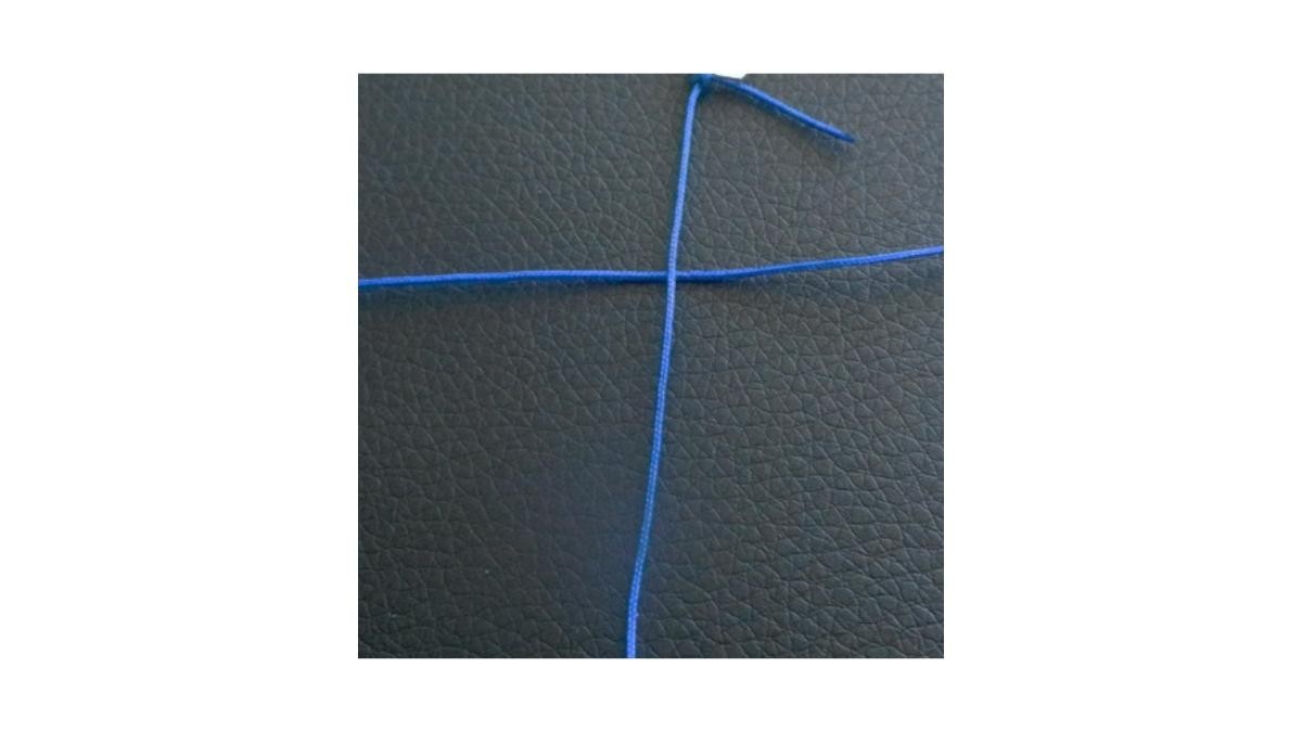 Aprender a hacer un nodo de macramé : Paso 1