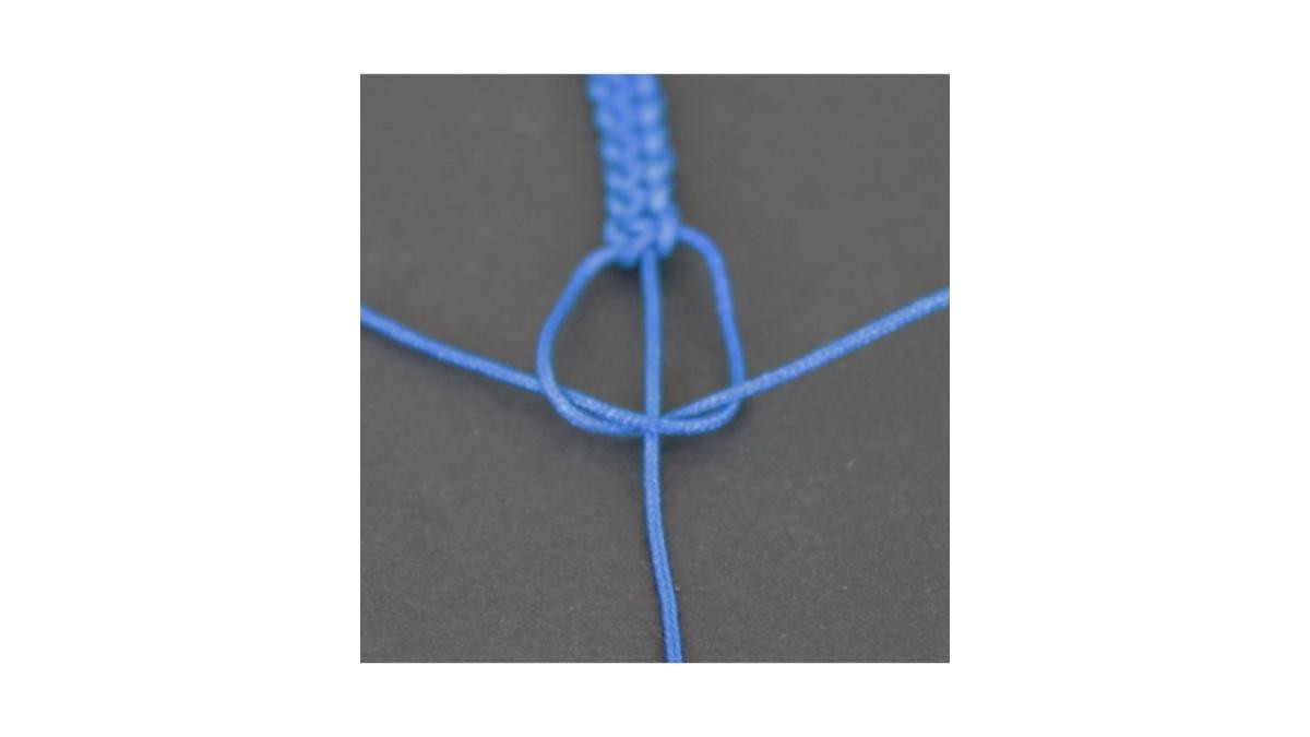 Aprender a hacer un nodo de macramé : Paso 7