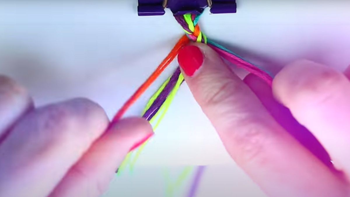 Realizar une pulsera brasileña : Paso 1 Realizar une pulsera brasileña : Paso 1