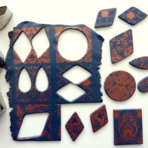 Cómo utilizar una pantalla de seda, en la pasta de polímero y el polvo de metal : Paso 4