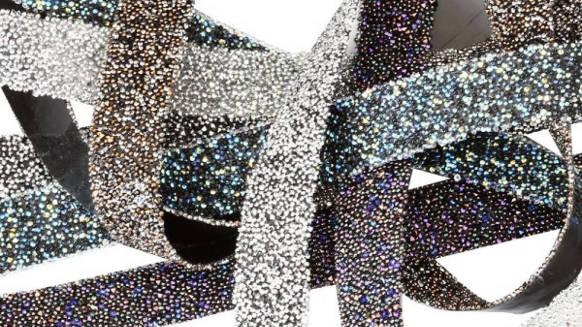 Cómo aplicar la revisión de los rhinestones de cristal motivos, telas y rocas cristalinas en la tela? Cómo aplicar la revisión de los rhinestones de cristal motivos, telas y rocas cristalinas en la tela?