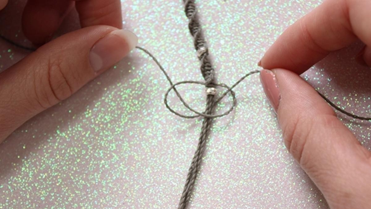 Aprende los diferentes nudos básicos del macramé