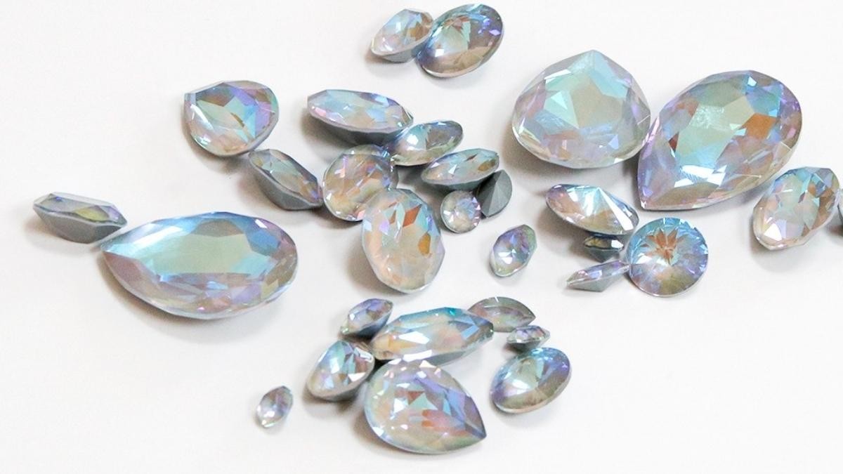 ?Cu?l es la diferencia entre cristal y cristal de roca?