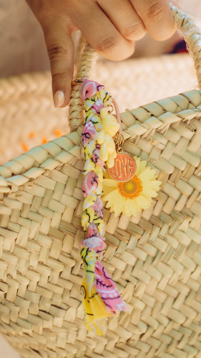 Esquema 10 originales ideas de bisutería DIY para bolsos