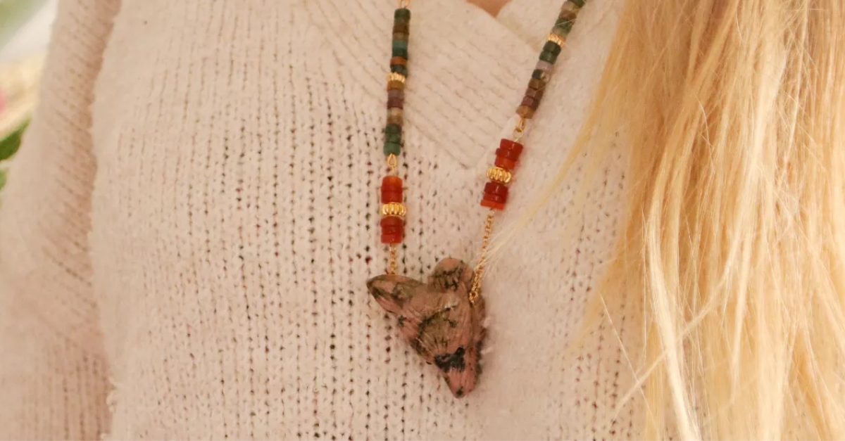 collier femme pendentif t&ecirc;te de loup rhodonite