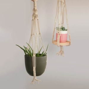 suspension &agrave; fleur en macram&eacute;