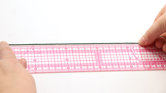 mesurer son tour de poignet avec du fil et une r&egrave;gle