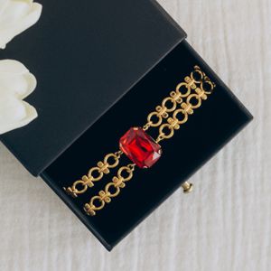 bracelet avec cabochon cristal et serti griffe