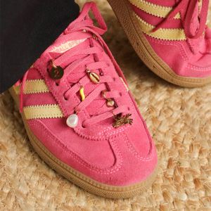 lacets d&eacute;cor&eacute;s avec breloques