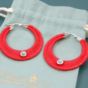 boucles d'oreilles rouges