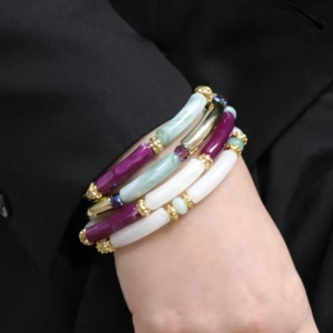 bracelet grosses perles tubes incurv&eacute;es viollettes