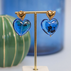 boucles d'oreilles coeur en r&eacute;sine 