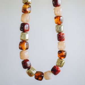 collier perles cubes irrégulières 