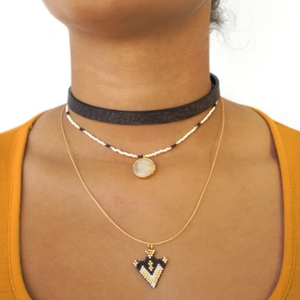 collier chocker lacet