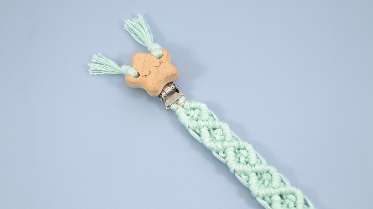Tuto personalizado clip de chupete en macrame con cuentas de madera