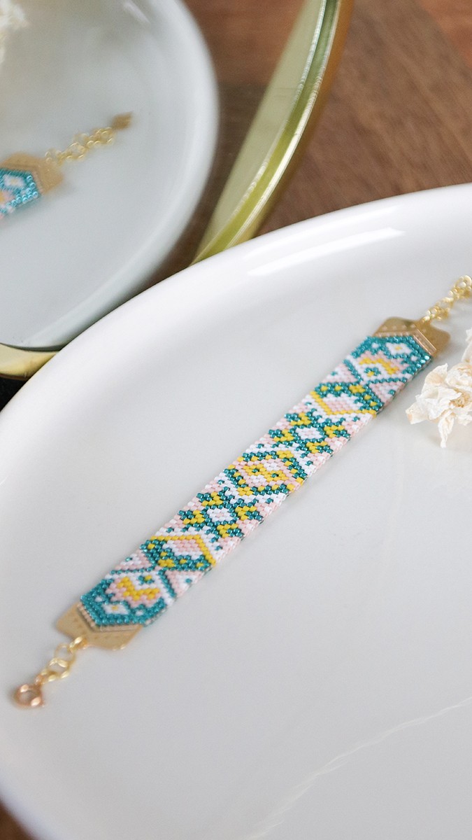 Esquema Pulsera azul y rosa Peyote Impair con puntas de tejido especiales.