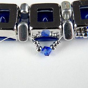 Pulsera Eléonore en perlas de PureCrystal y perlas de cristal de Puca : Paso 11 Pulsera Eléonore en perlas de PureCrystal y perlas de cristal de Puca : Paso 11