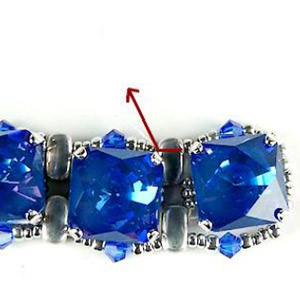 Pulsera Eléonore en perlas de PureCrystal y perlas de cristal de Puca : Paso 16 Pulsera Eléonore en perlas de PureCrystal y perlas de cristal de Puca : Paso 16