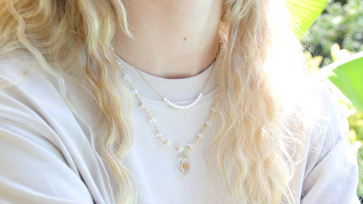 Collar Tuto Gold con colgante de estrella de inclusión en resina LED UV