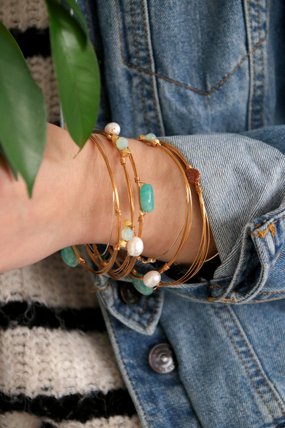 Esquema DIY Pulseras de alambre de latón y cuentas de cristal puro