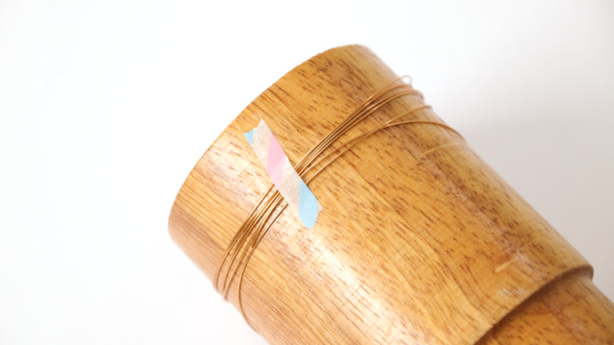 DIY Pulseras de alambre de latón y cuentas de cristal puro : Paso 1