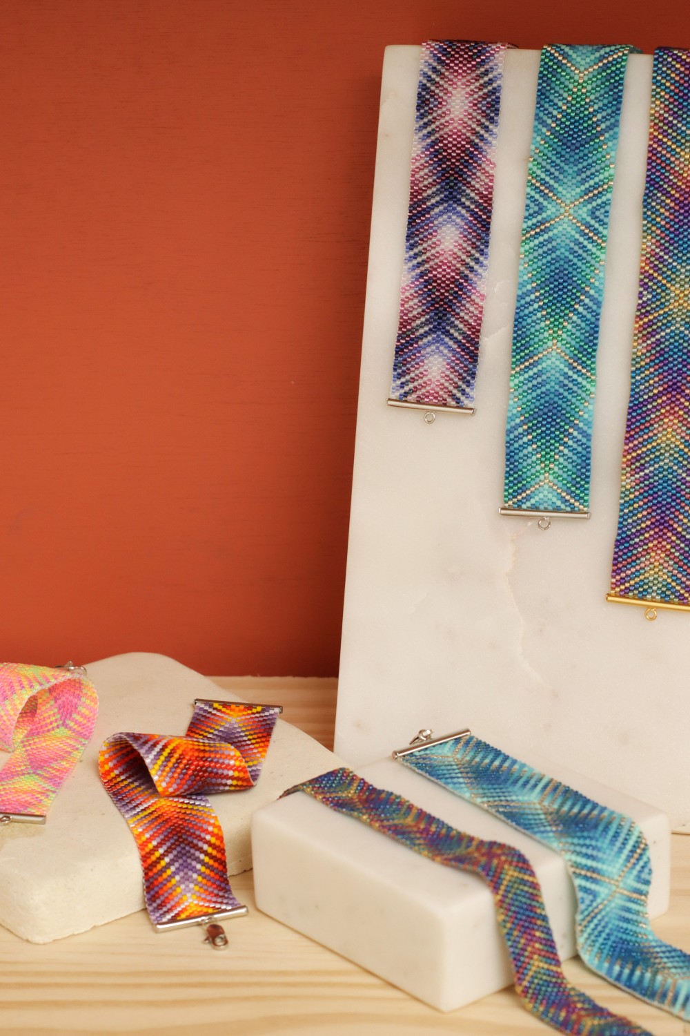 Esquema Pulsera brasileña con motivo hipnótico en tejido de perlas Miyuki Délicas 11/0