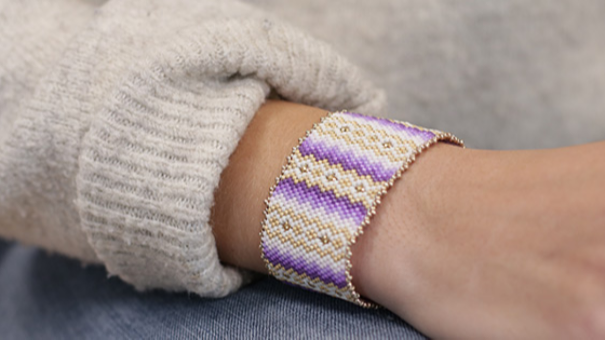 Pulsera en tejido de peyote con perlas Miyuki Delicas 11/0 con inserción de Strass de malla de cristal de PureCrystal