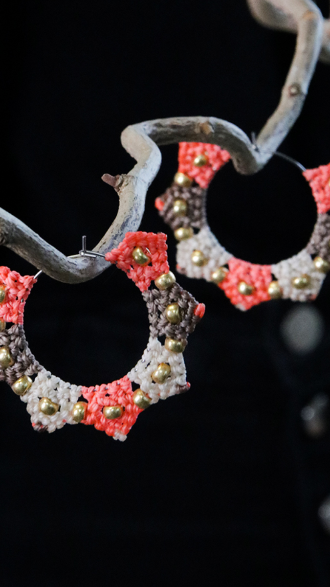 Pendientes criollos en micro-macramé de Lilou Créa