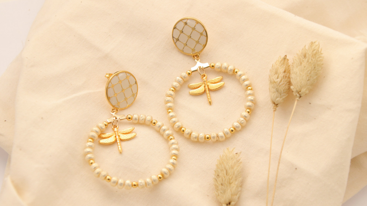 Trío de pendientes y clips de oreja de época : Paso 3