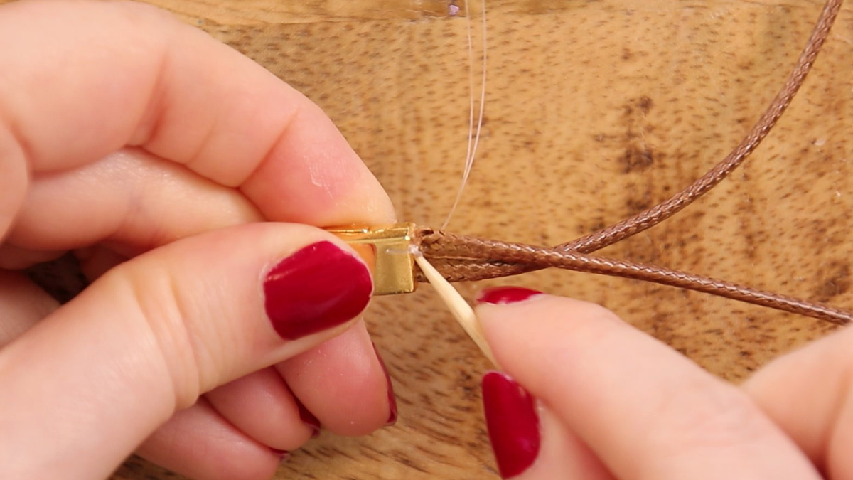 El brazalete para hombres tiene cuentas de madera de varios rangos y Buda : Paso 2 El brazalete para hombres tiene cuentas de madera de varios rangos y Buda : Paso 2