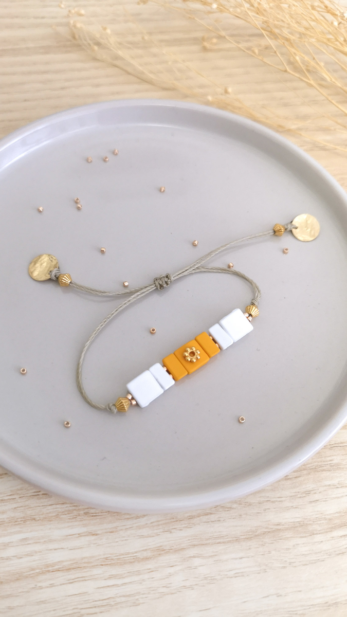 Esquema Brazalete ajustable con cuentas cuadradas de efecto de goma