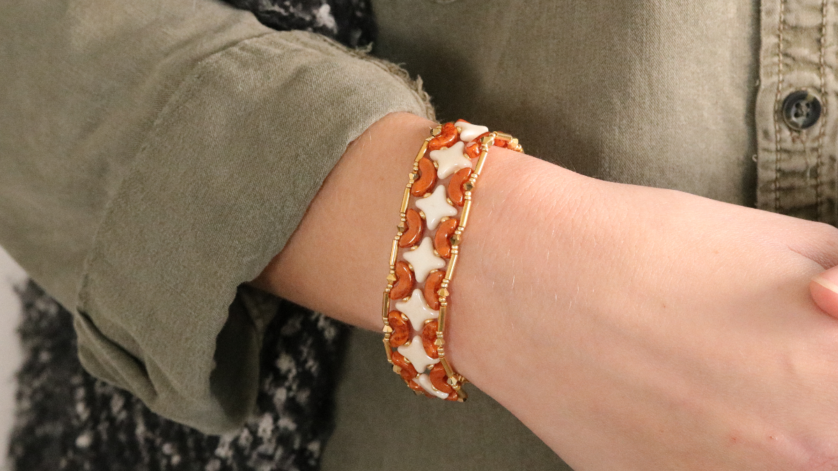 Esquema Elegante pulsera de fiesta con cuentas de estrellas y arcos de Puca