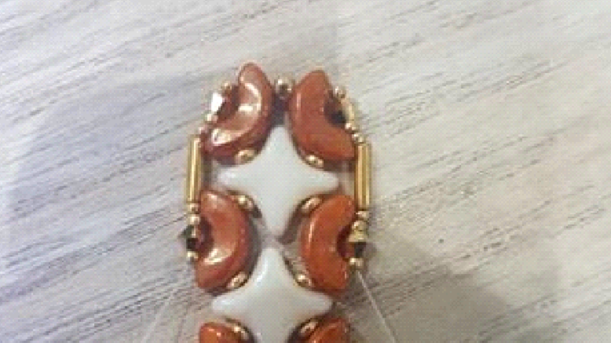 Elegante pulsera de fiesta con cuentas de estrellas y arcos de Puca : Paso 7