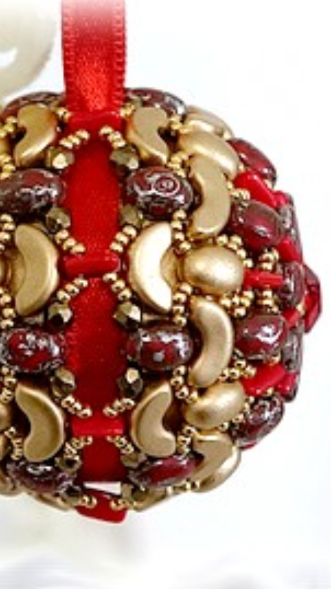 Esquema Adorno navideño de cuentas de vidrio por Puca Esquema Adorno navideño de cuentas de vidrio por Puca