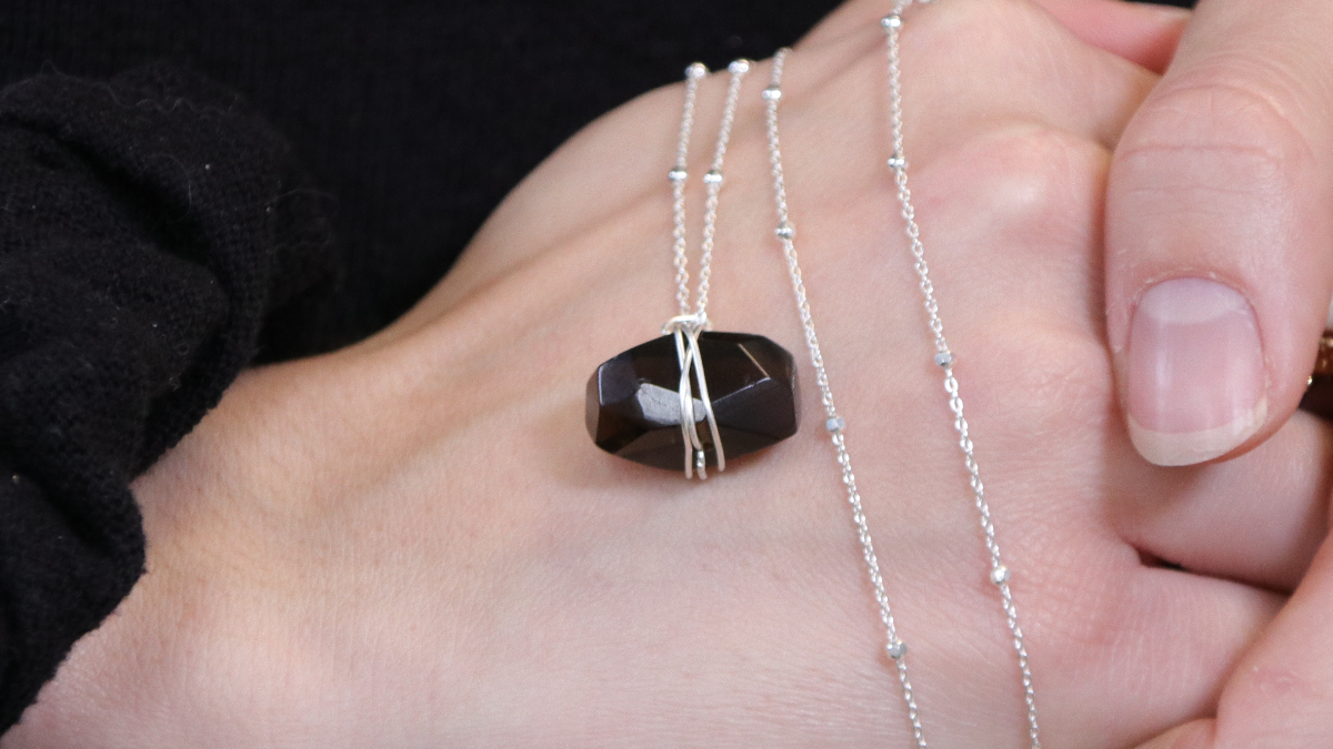 Collar de cadena de bolas de plata esterlina 925 con un colgante de piedras preciosas