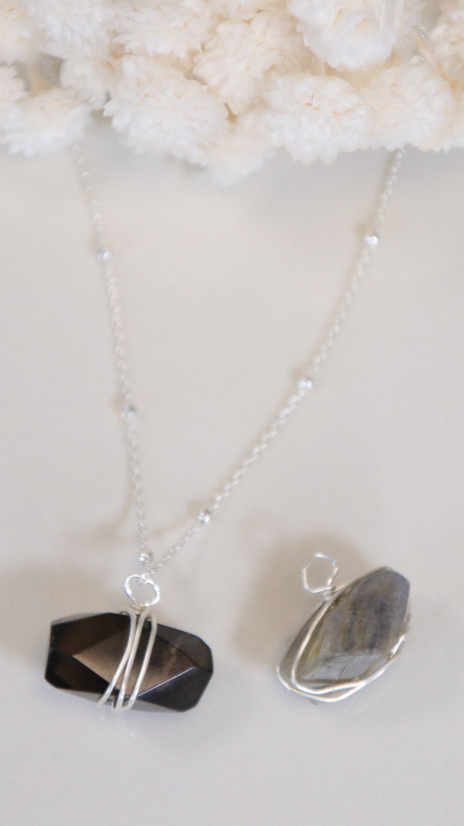 Esquema Collar de cadena de bolas de plata esterlina 925 con un colgante de piedras preciosas