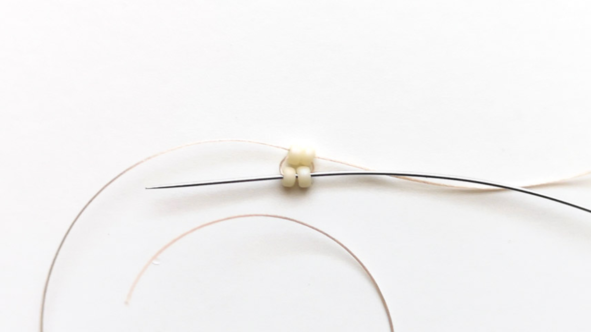 Pulsera en tejido de espiga retorcido con cuentas de semillas Miyuki 15/0 : Paso 2