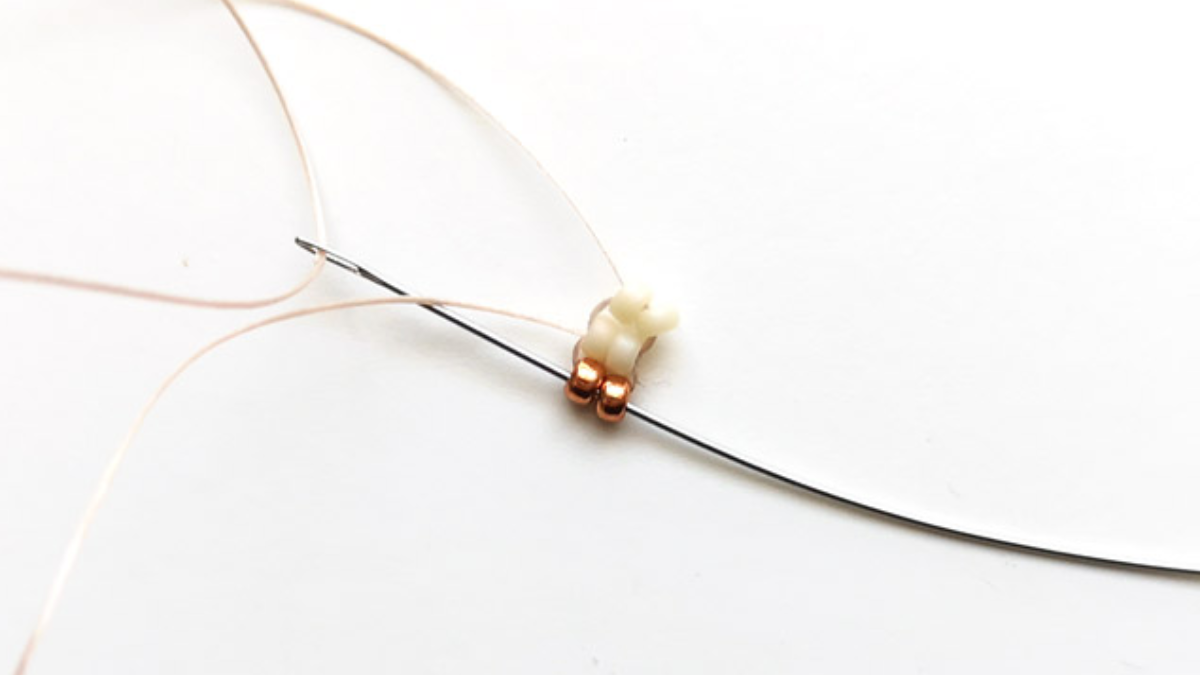 Pulsera en tejido de espiga retorcido con cuentas de semillas Miyuki 15/0 : Paso 3