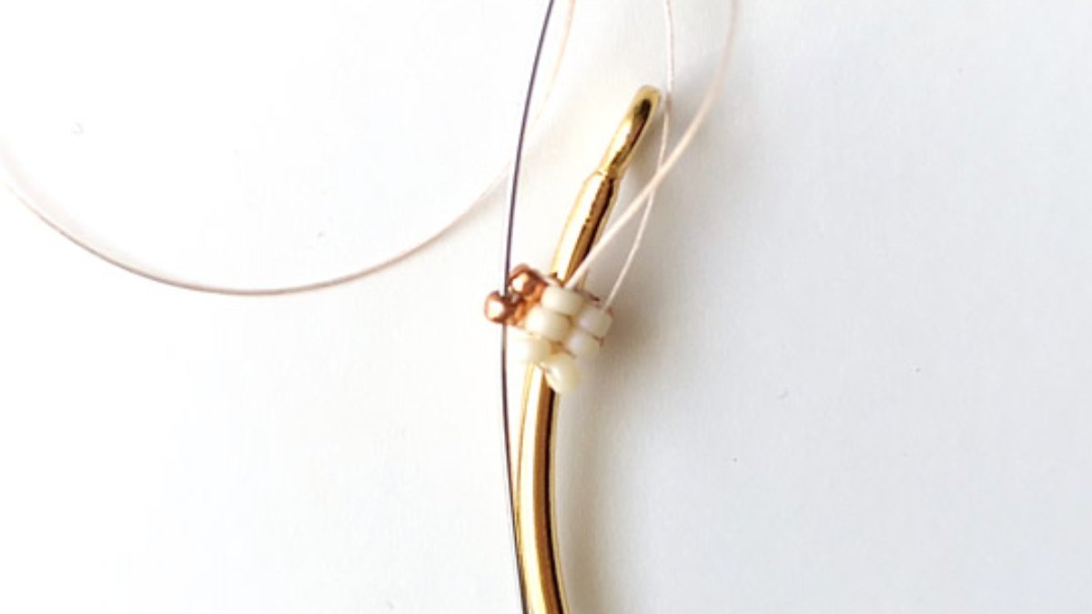 Pulsera en tejido de espiga retorcido con cuentas de semillas Miyuki 15/0 : Paso 7